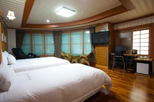 Cnn Hotel Changwon Exterior photo